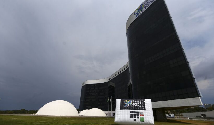 Prédio do Tribunal Superior Eleitoral (TSE). Candidatos ao 2º turno podem retomar campanha
