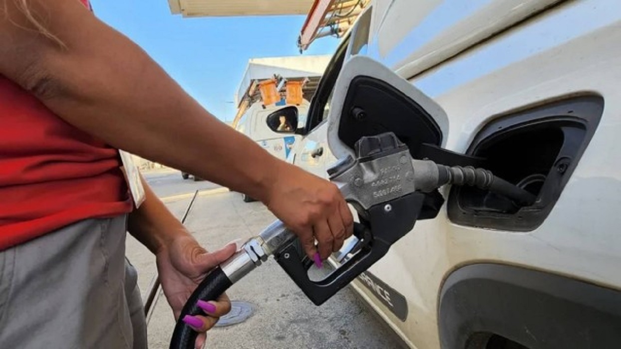 Preço médio da gasolina vai a R$ 5,25 nas bombas com a volta de impostos federais