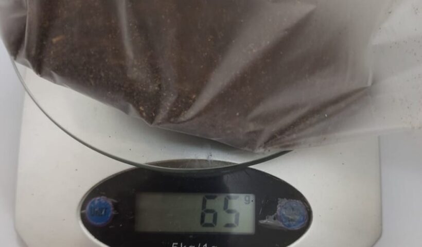 Droga em cima de balança. Munlher entrou com maconha na calcinha na P1 de Tremembé