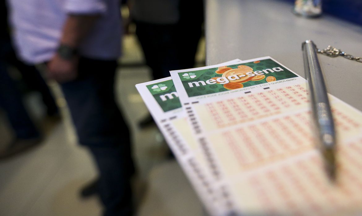 Duas apostas de São José dos Campos foram premiadas com a quina do concurso 2.748 da Mega-Sena, sorteado na noite deste sábado (13).
