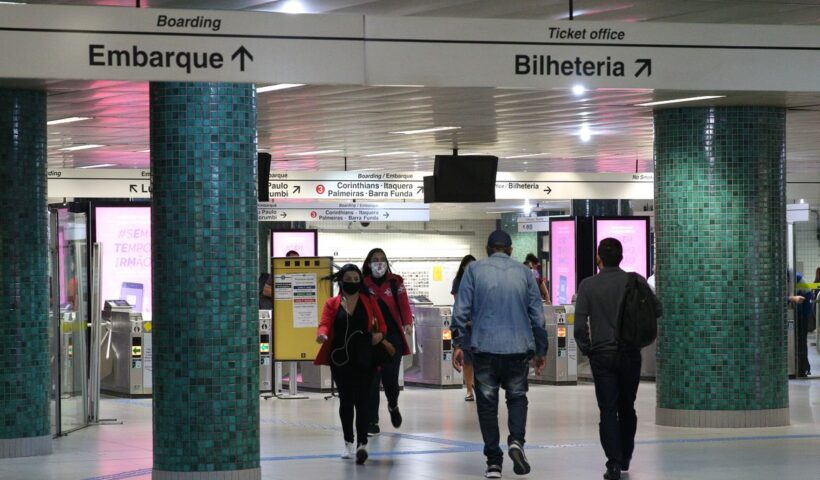 São Paulo - Estação República em funcionamento . Governo de SP anunciou passe livre no domingo de eleições