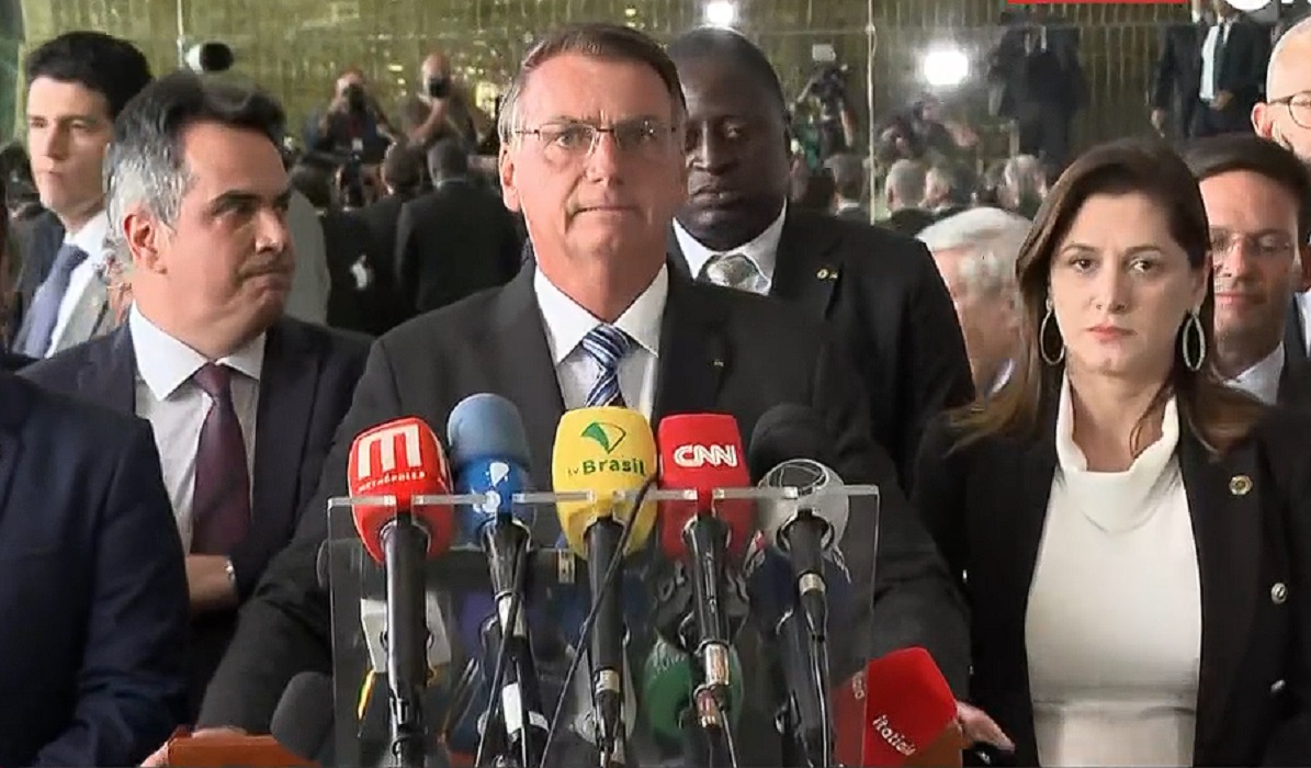 Bolsonaro diz que vai cumprir Constituição, mas não cita vitória de Lula; Ciro Nogueira inicia transição