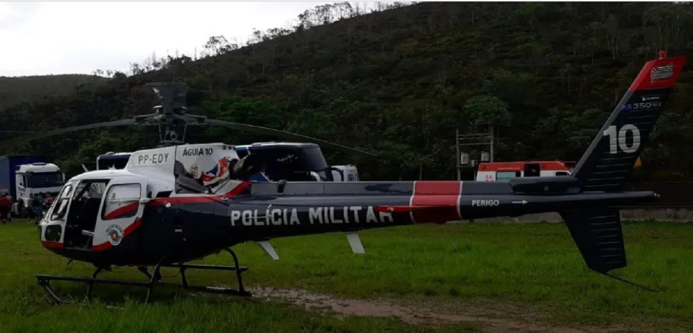 Motorista da CCR é uma das vítimas graves do engavetamento na Via Dutra, em Queluz; Helicóptero Águia foi acionado
