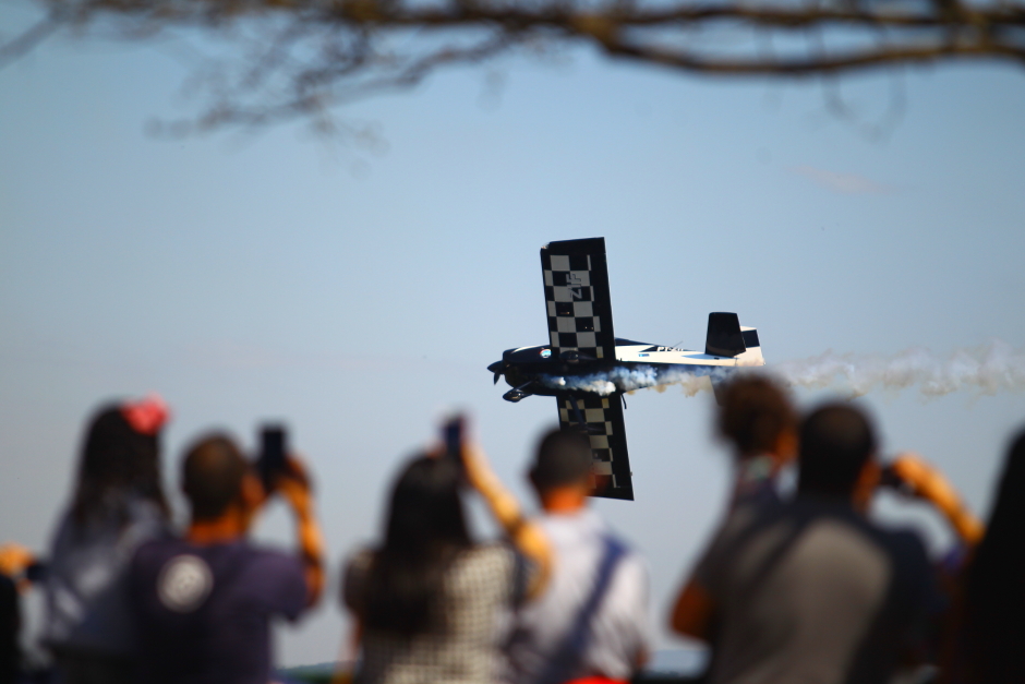 Avião Tucano da FAB. Esquadrilha da Fumaça realiza show aéreo neste sábado, em São José