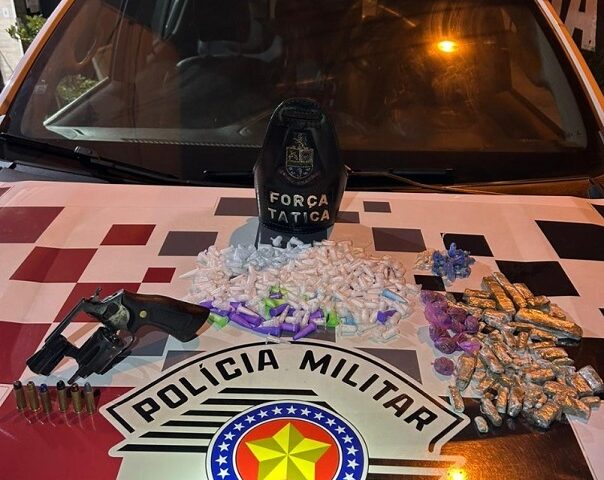 DOIS SÃO PRESOS ; FORÇA TÁTICA PRENDE INDIVÍDUOS POR TRÁFICO DE DROGAS E PORTE ILEGAL DE ARMA DE FOGO EM UBATUBA