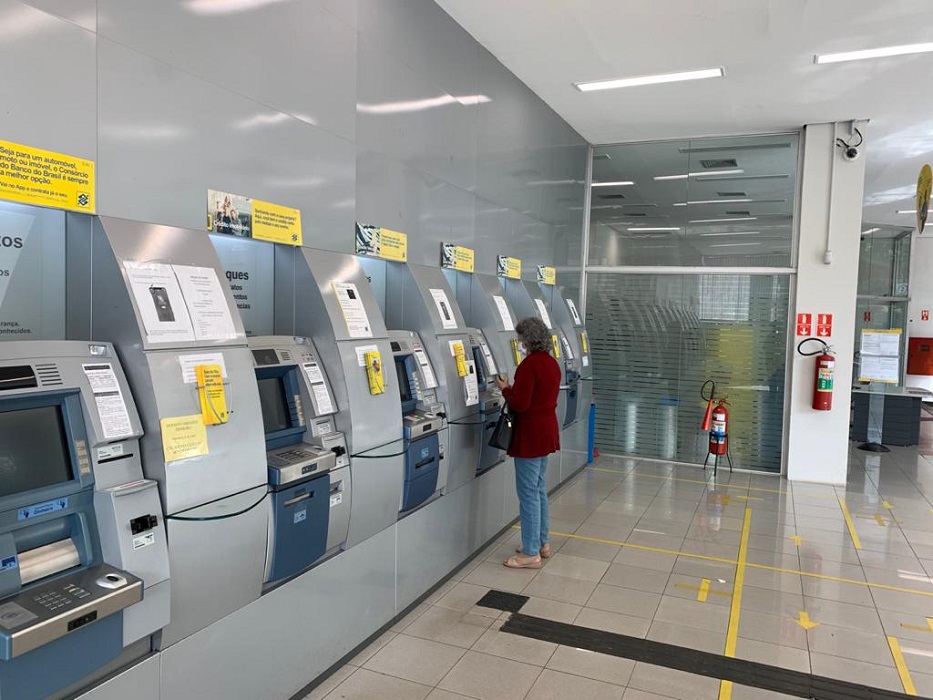Jogos do Brasil na Copa mudam o horário de funcionamento das agências bancárias
