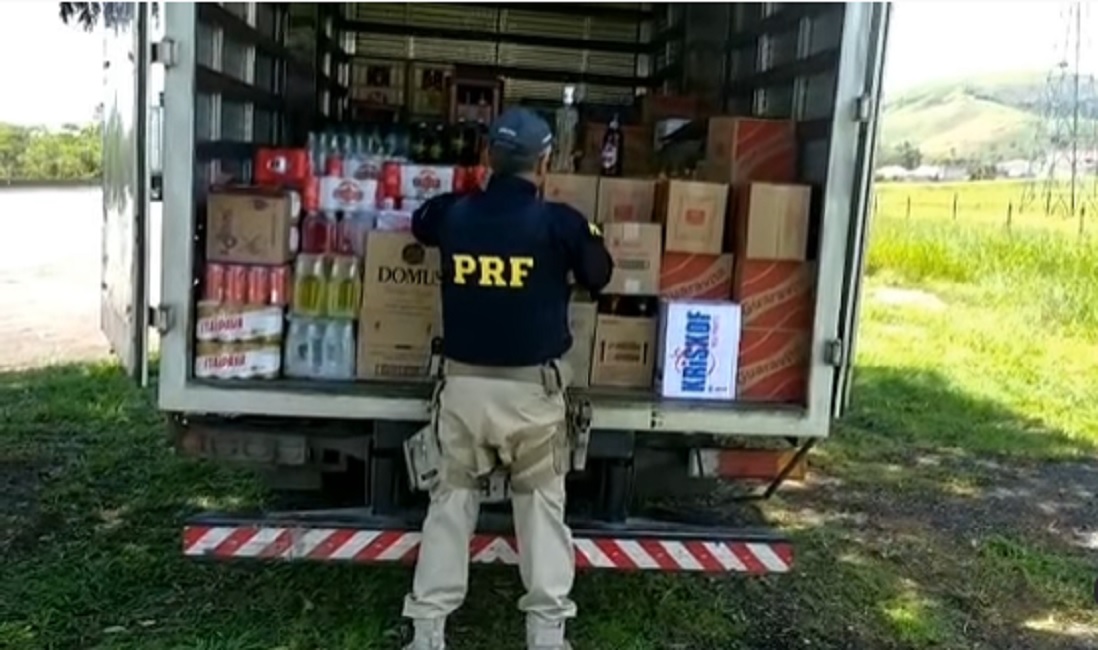 PRF Flagra Caminh o Com 1 685 Litros Bebidas Sem Nota Fiscal Na Via 