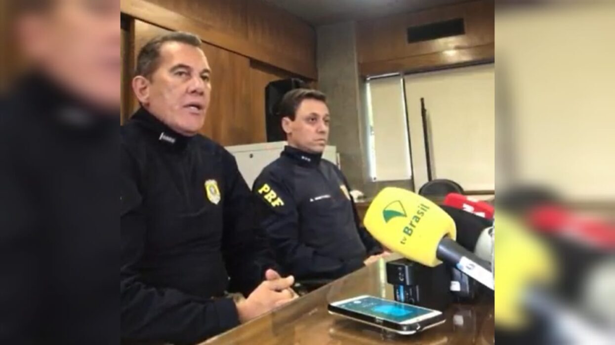 Agentes da PRF em coletiva sobre manifestação de caminhoneiros. PRF não está fazendo corpo mole, diz Superintendente da Polícia Rodoviária sobre manifestação de caminhoneiros