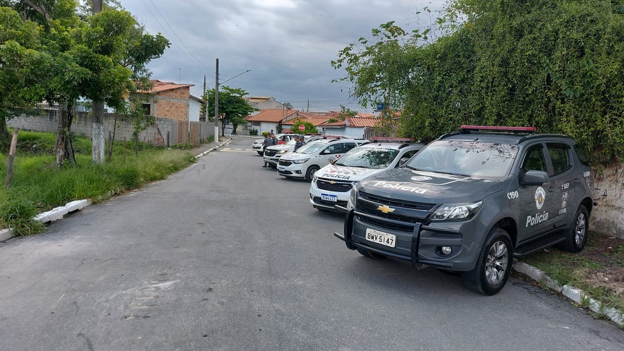 Polícia Militar apreende munições e drogas em Roseira 2