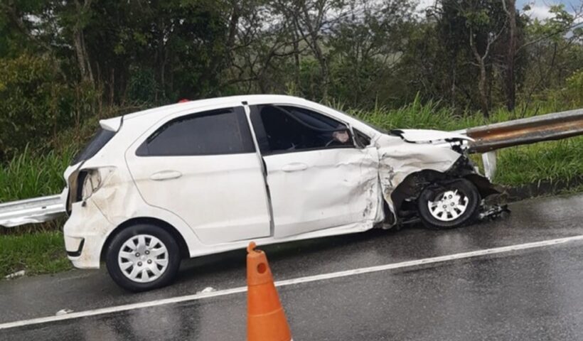 Três ficam feridas após colisão frontal de carros na Rodovia Floriano Rodrigues
