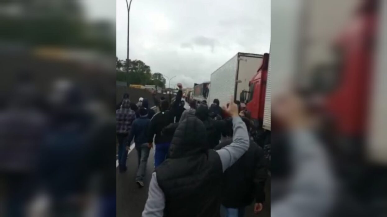 corintianos gaviões da fiel desbloqueia rodovias