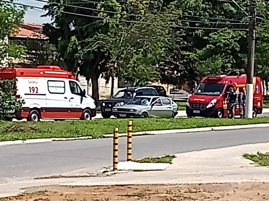 Colisão entre ciclista e carro guara