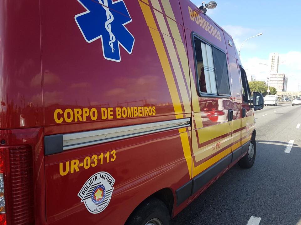 ambulancia corpo de bombeiros colisão entre moto e caminhão Acidente fatal
