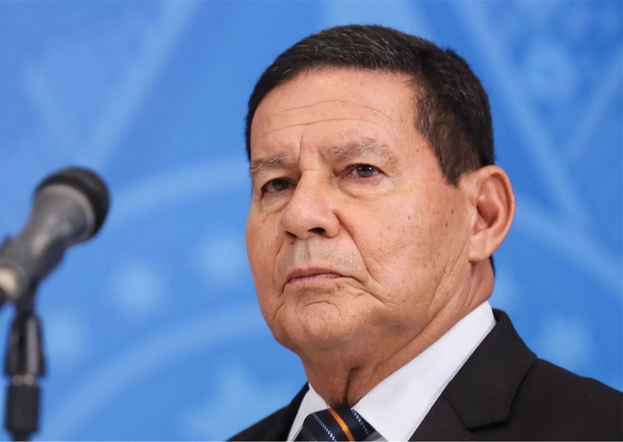 Mourão diz que golpe colocaria país em situação difícil