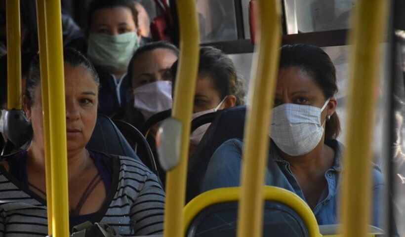 Uso de máscaras em transporte público volta a ser obrigatório no estado de SP