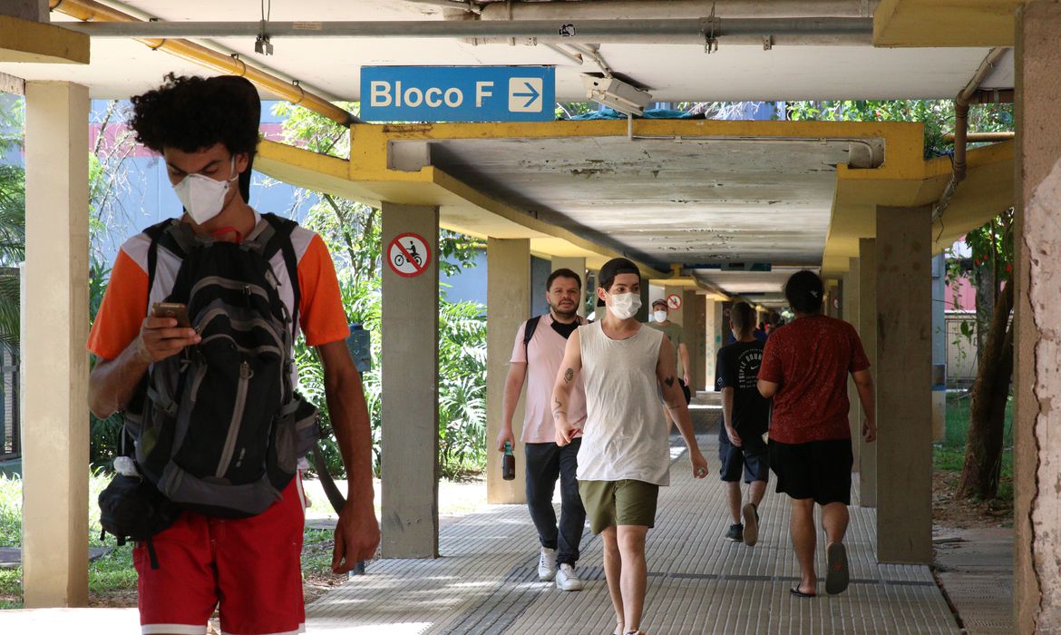 Uso de máscara será obrigatório na 1ª fase do vestibular da Fuvest neste domingo