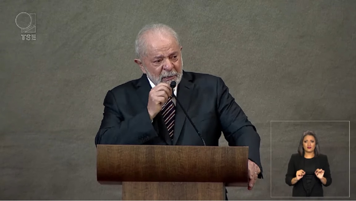 Lula é diplomado pelo TSE, e diz que povo ganhou o direito de viver em democracia