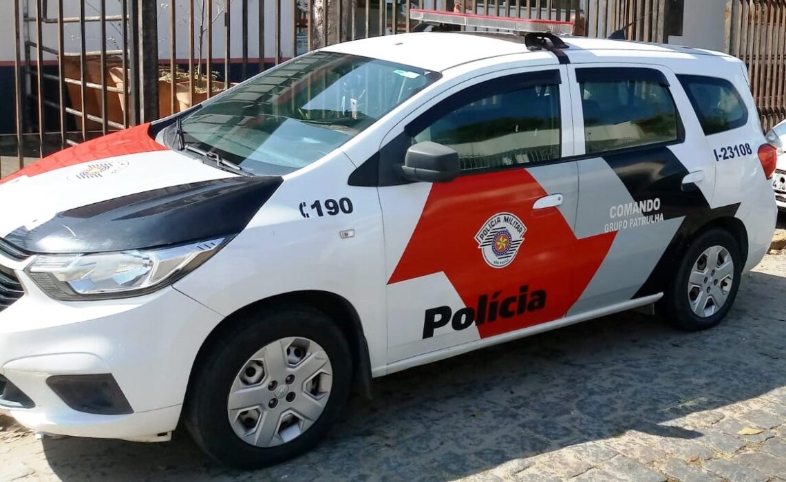 PM apreende mais de mil pinos de cocaína em Piquete; homem também seria suspeito por homicídio em Canas - viatura pm