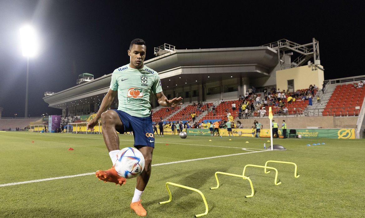 Lateral Alex Sandro, recuperado de lesão, deve voltar a jogar pelo Brasil nas quartas de final da Copa