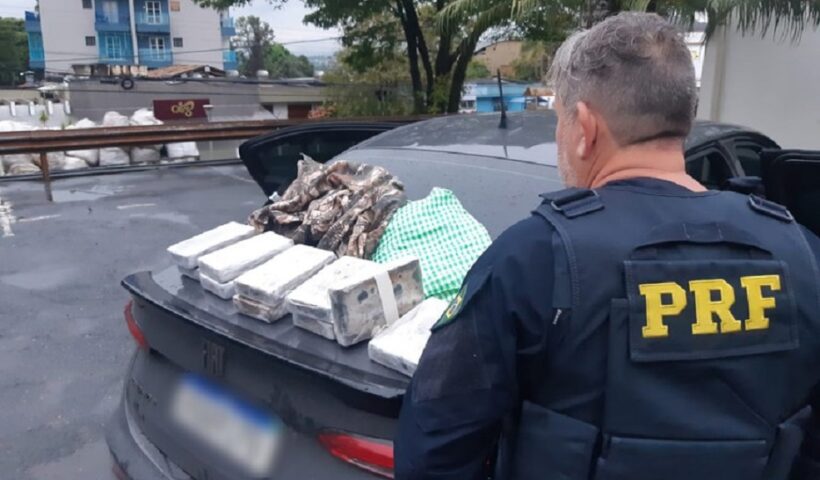 PRF apreende mais de 11 Kg de cocaína na Rod. Presidente Dutra em Roseira