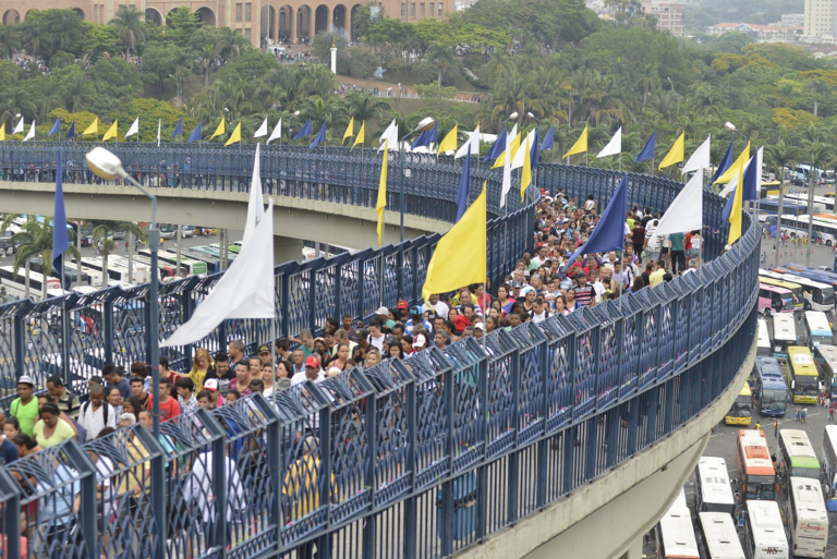 Passarela da Fé do Santuário de Aparecida completa 51 anos - CBN São ...