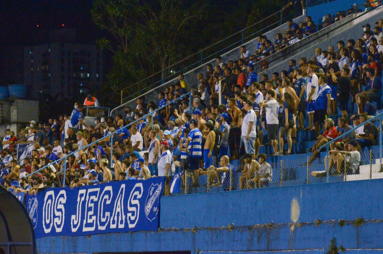 Torcida organizada Os Jecas no Joaquinzão
