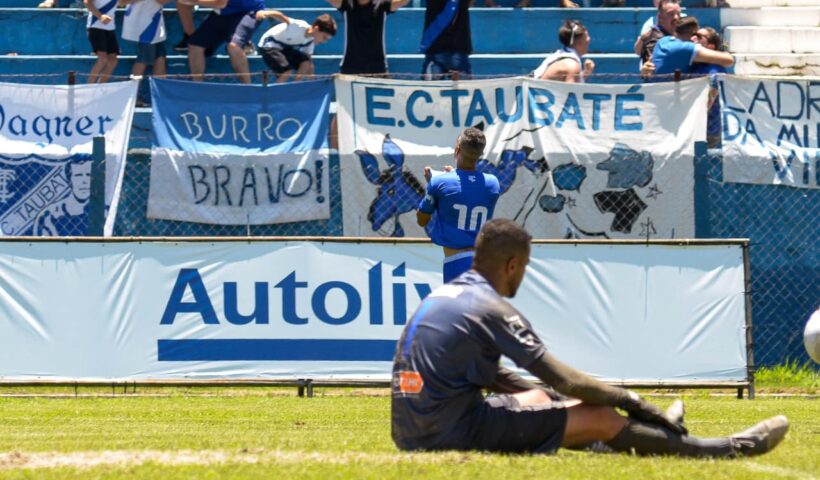 Torcida organizada Os Jecas no Joaquinzão
