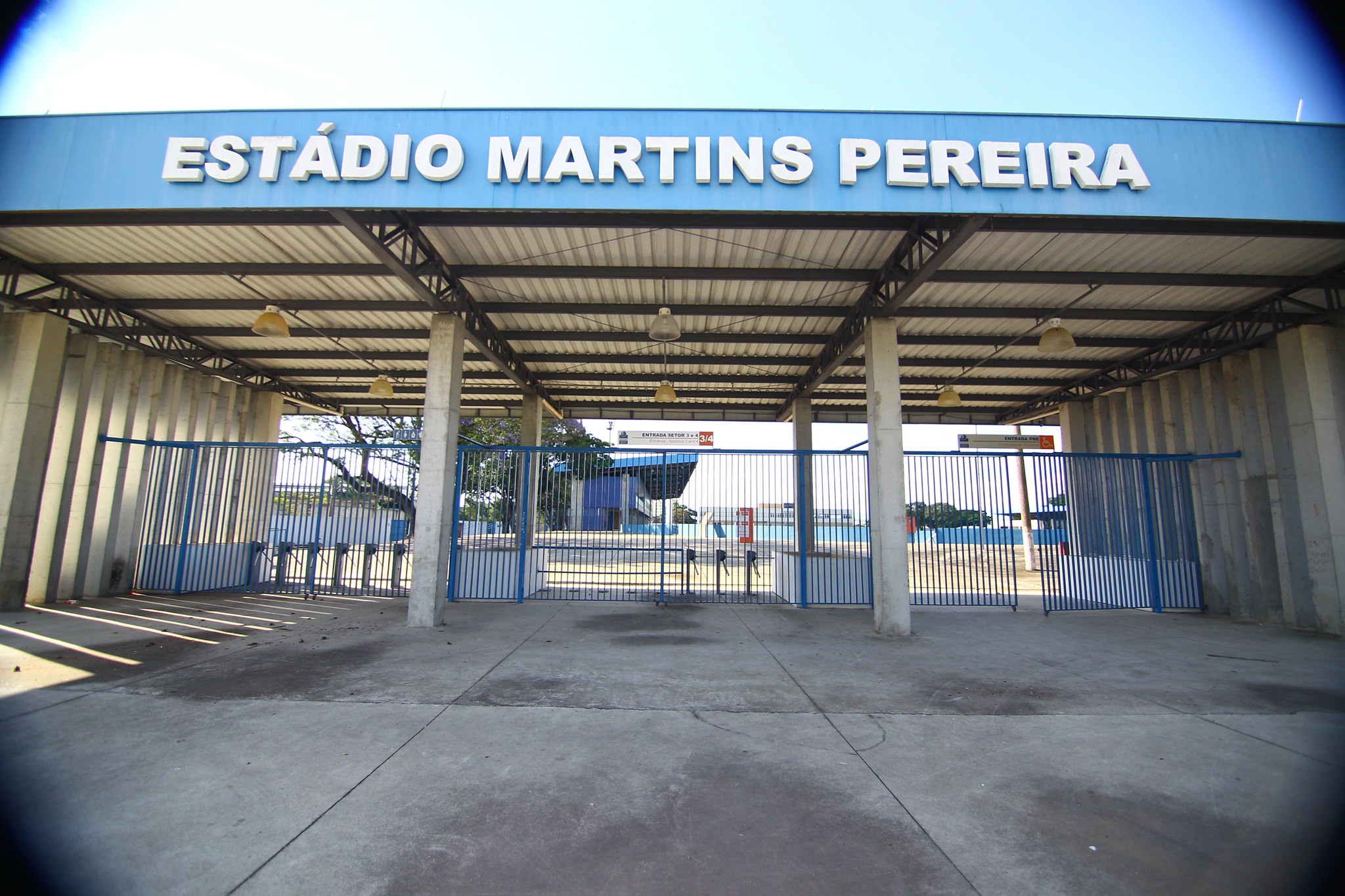 Fachada do Martins Pereira, casa do São José EC