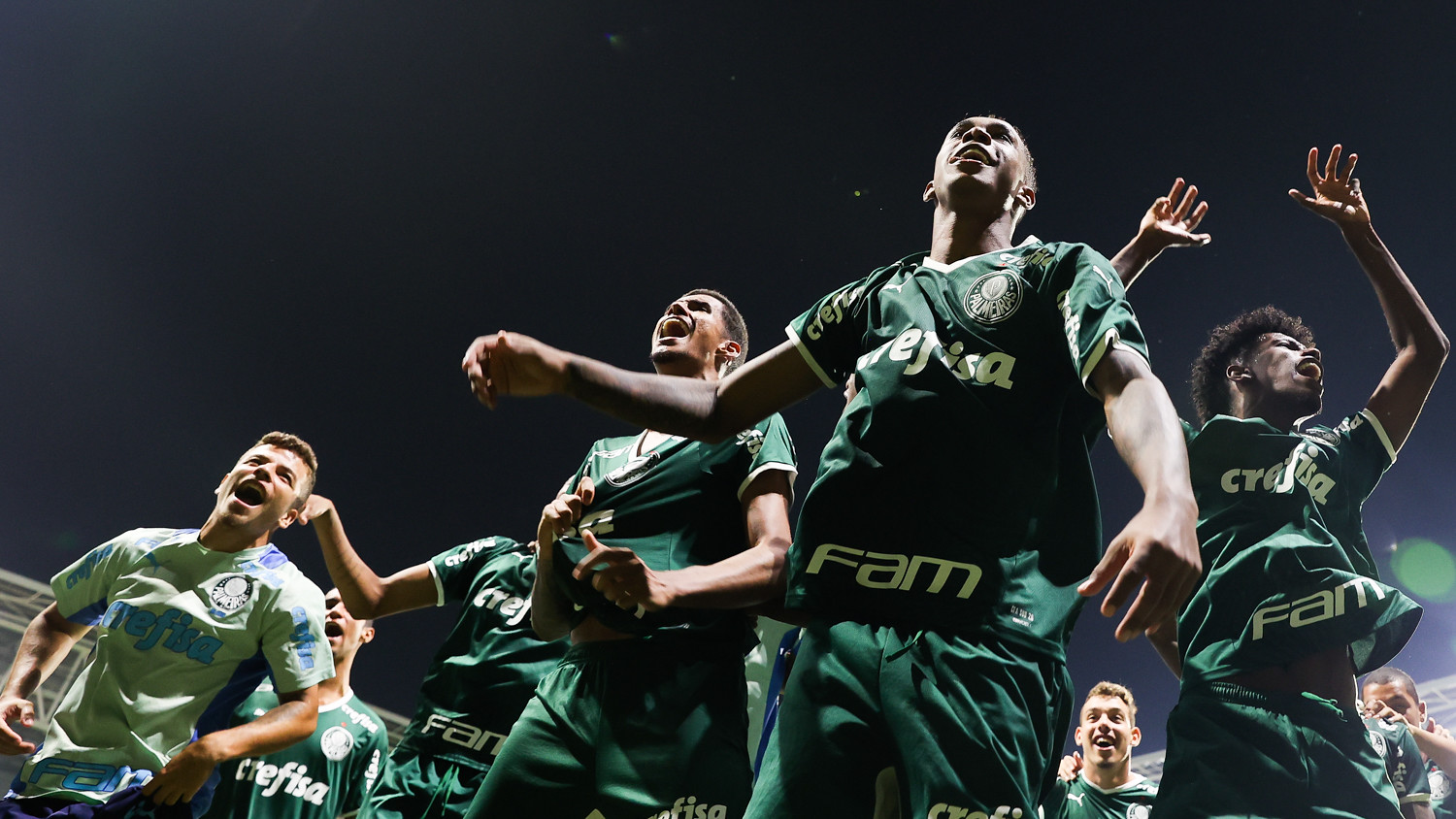 Jogadores do Palmeiras comemoram classificação para a final da Copinha