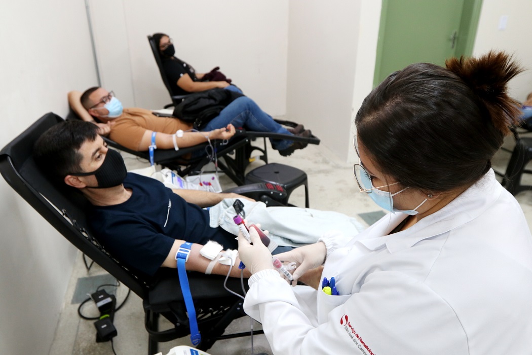 Voluntários doando sangue. Jacareí realiza 1ª edição da campanha de doação de sangue do ano neste sábado