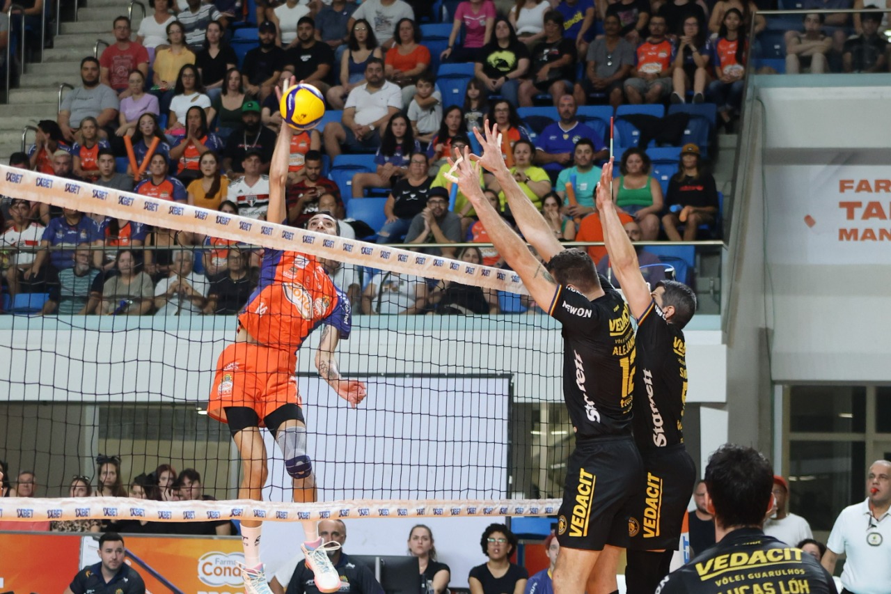 Jogo entre Vôlei São José e Vedacit Guarulhos na Farma Conde Arena