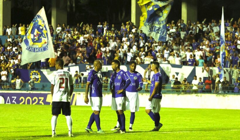Jogo entre São José EC e Grêmio Prudente no Martins Pereira