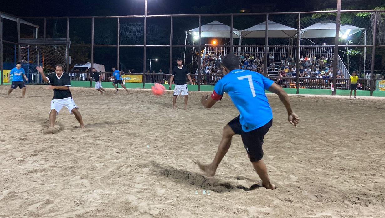 Futebol de areia faz parte da programação do Verão Ilhabela Viva 2023