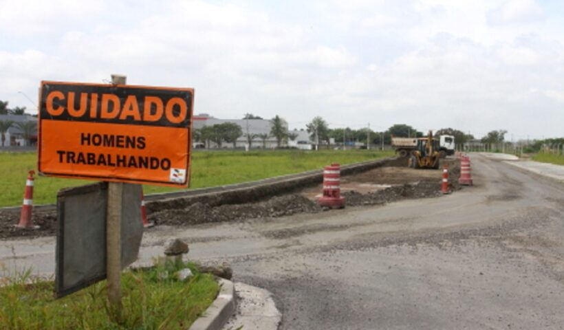 Obras da Avenida Davi Monteiro Lino em Jacareí está em fase final de pavimentação