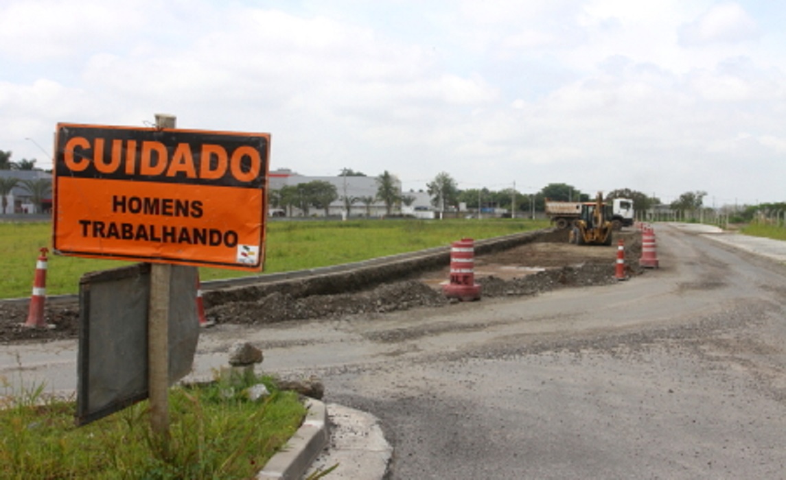 Obras da Avenida Davi Monteiro Lino em Jacareí está em fase final de pavimentação