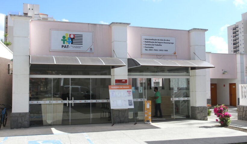 Fachada do Posto de Atendimento ao Trabalhador de Jacareí, no centro da cidade