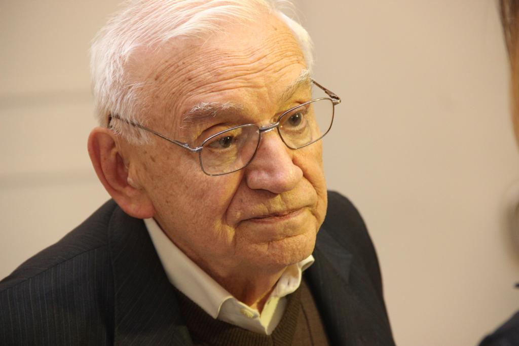 Ozires Silva completa 92 anos e recebe homenagem no MAB em São José dos Campos