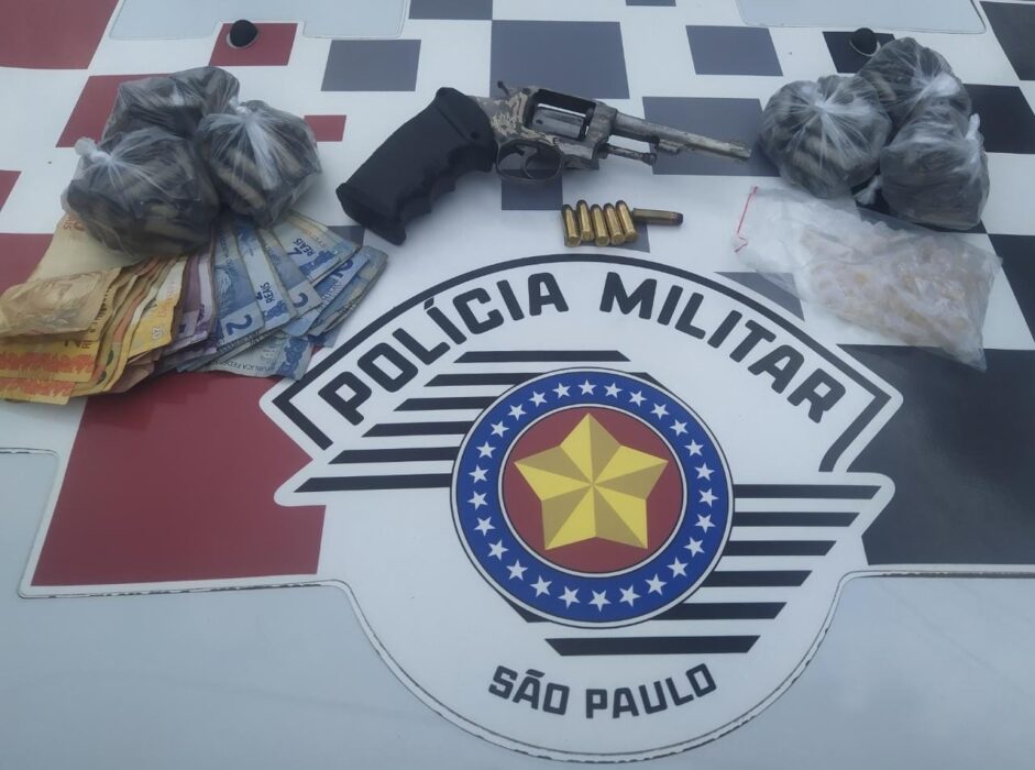 Jacareí: PM apreende arma, drogas e um homem suspeito por homicídio