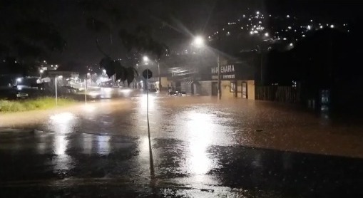 Alagamento avenida em Campos do Jordão. Foto: Comunicação Social Vale