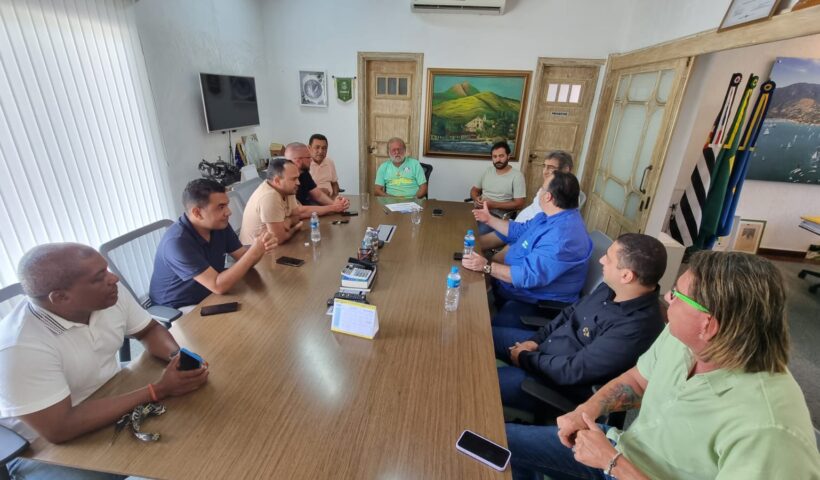 Reunião em que foi decidido o reajuste salarial de 10% aos servidores públicos de Ilhabela