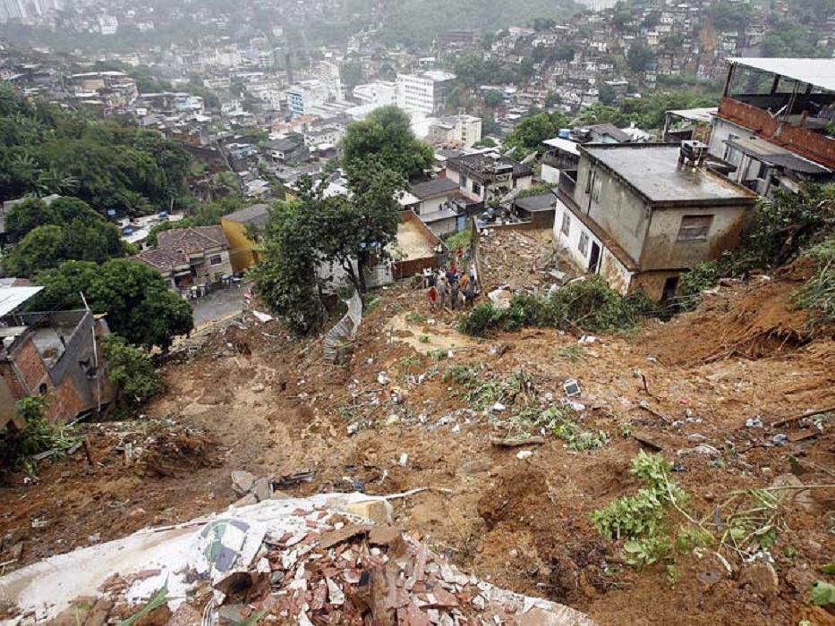 Pelo menos 3,9 milhões de pessoas no Brasil vivem em áreas de risco