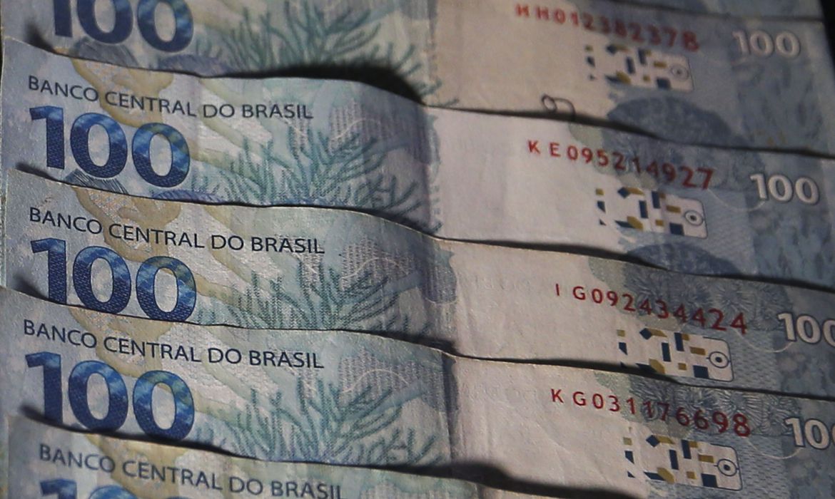 Salário minímo no Brasil terá um valor de R$ 1.320, a partir de maio