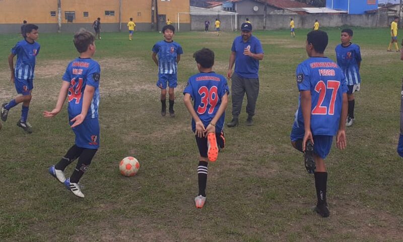 Aulas de futebol fazem parte das práticas de Modalidades esportivas em Caraguatatuba
