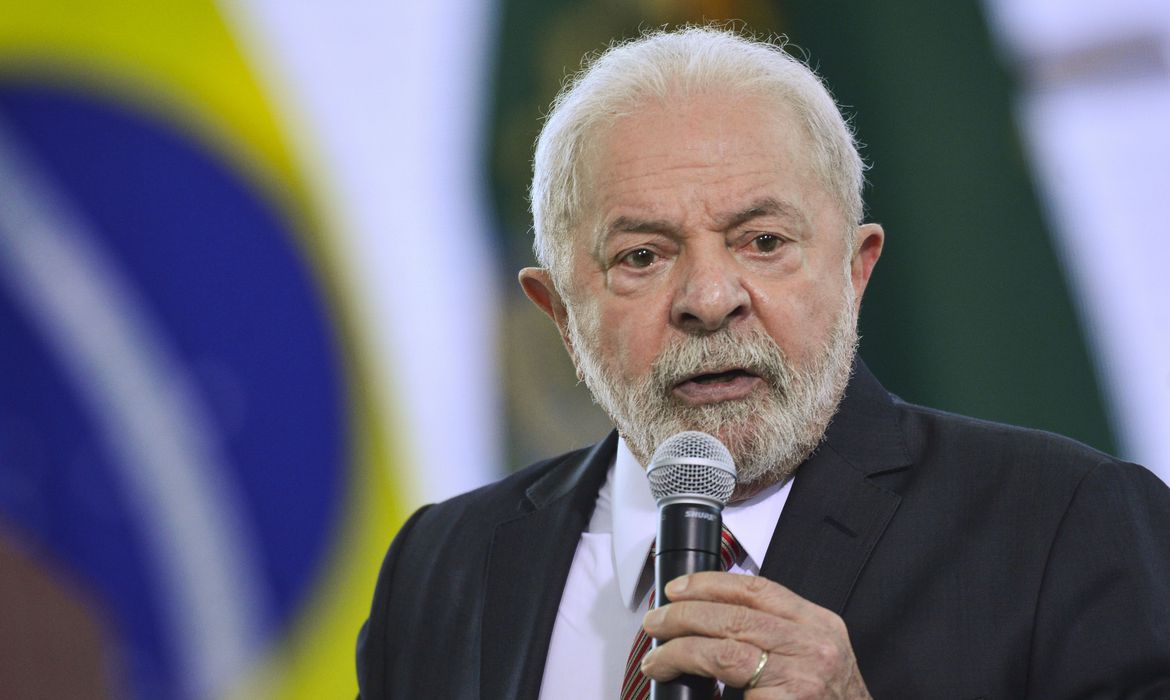 Inteligência militar não alertou sobre tentativa de golpe, diz Lula em entrevista