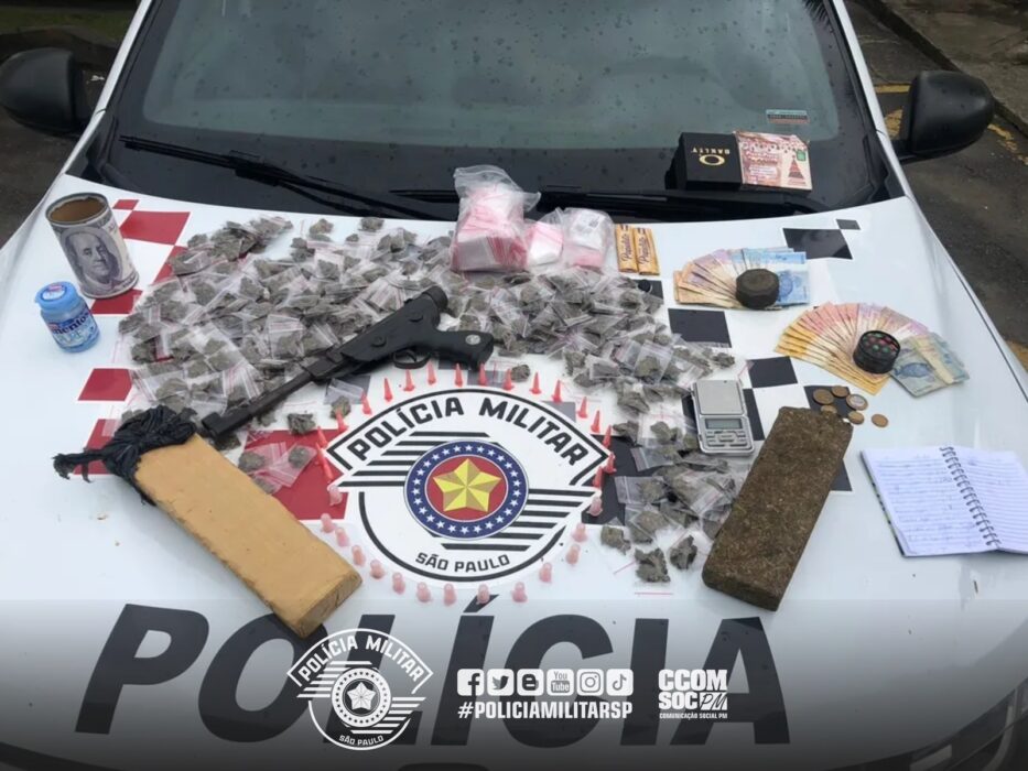 Potim: A PM apreendeu mais de 300 porções de drogas em uma residência neste sábado (31)