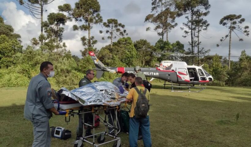 VÍDEO: Grupamento Aéreo da PM socorre homem vítima de queda em Campos do Jordão