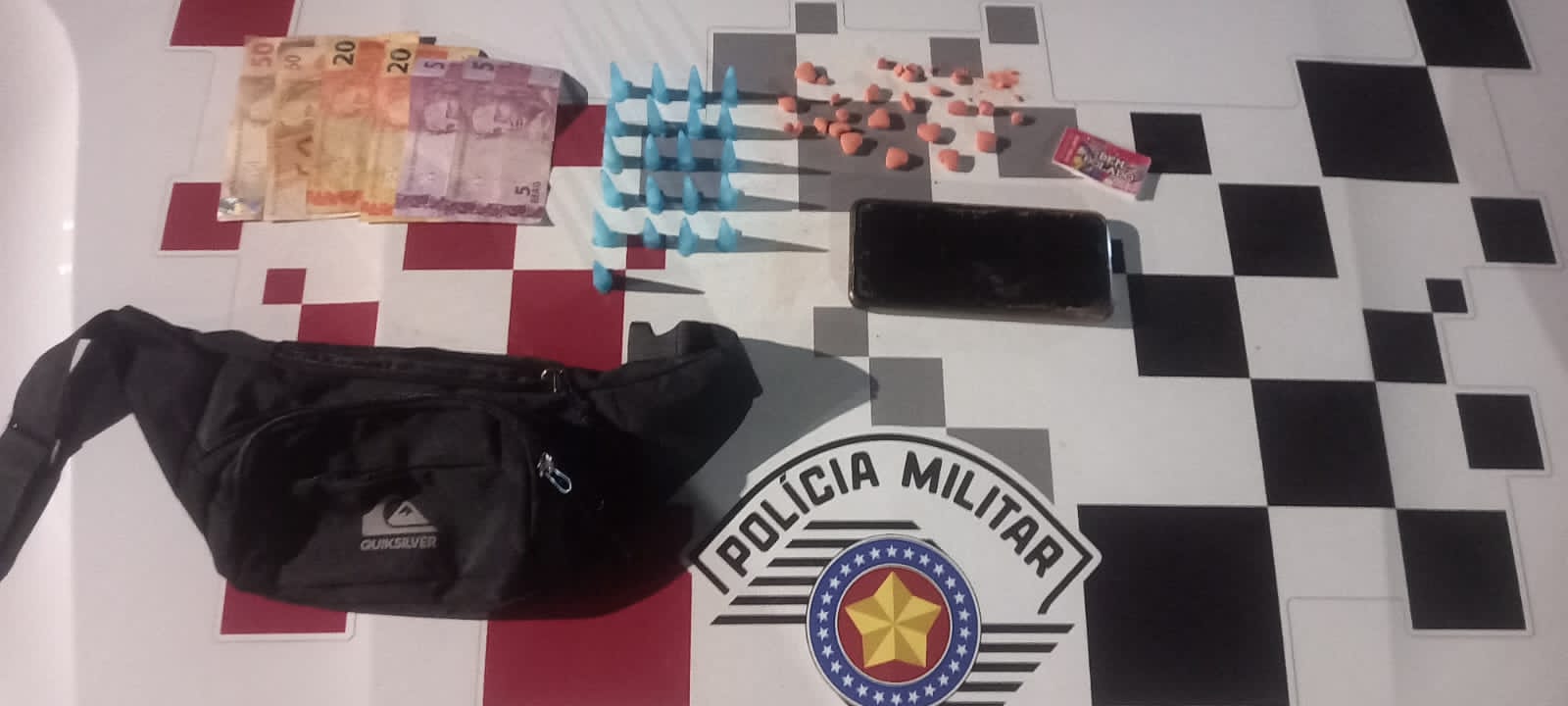 Polícia prende homem por traficar na orla da praia Martim de Sá em Caraguatatuba