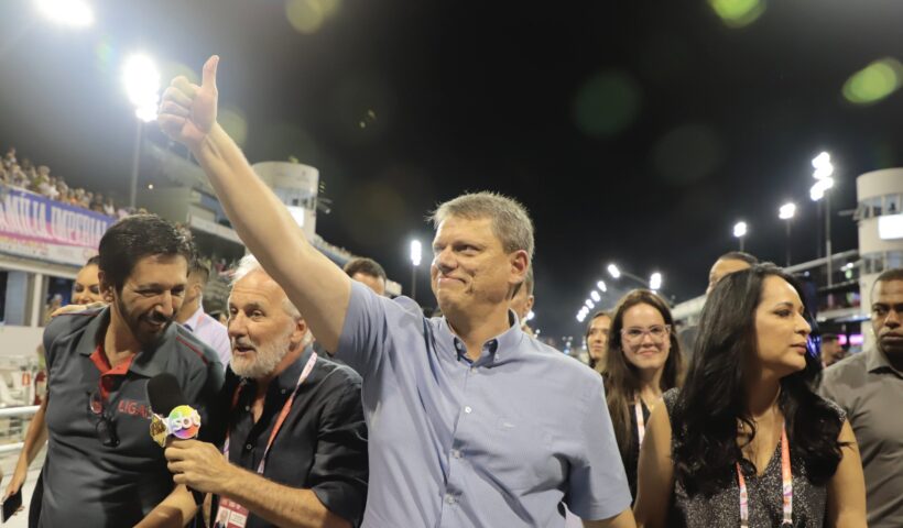 Governador Tarcísio de Freitas durante visita ao Carnaval de São Paulo