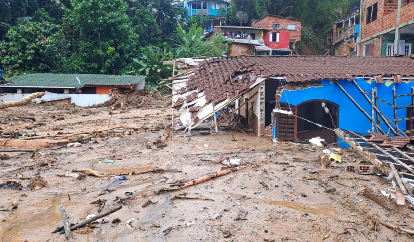 Área destruída pelas chuvas no litoral norte paulista. 40 o número de mortos
