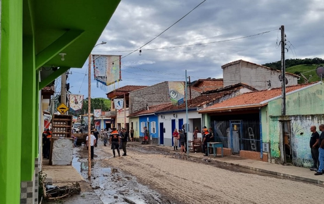 Ruas de São Luiz do Paraitinga atingidas pelas chuvas. Cidade tem o carnaval suspenso